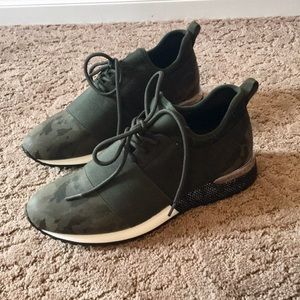 🍁 Sale NEW Shoe Dazzle Camo Sneakers